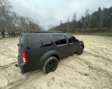 Чорний Ніссан Патфайндер, об'ємом двигуна 2.5 л та пробігом 250 тис. км за 5500 $, фото 2 на Automoto.ua