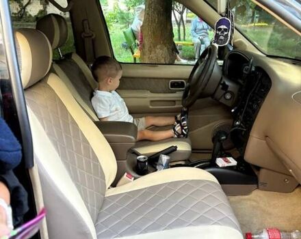 Чорний Ніссан Патфайндер, об'ємом двигуна 3.3 л та пробігом 285 тис. км за 5000 $, фото 7 на Automoto.ua