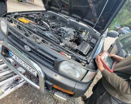 Чорний Ніссан Патфайндер, об'ємом двигуна 3.3 л та пробігом 285 тис. км за 5000 $, фото 9 на Automoto.ua