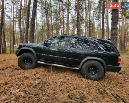Чорний Ніссан Патфайндер, об'ємом двигуна 3.3 л та пробігом 285 тис. км за 5000 $, фото 4 на Automoto.ua