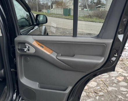 Черный Ниссан Патфайндер, объемом двигателя 4 л и пробегом 183 тыс. км за 9400 $, фото 16 на Automoto.ua