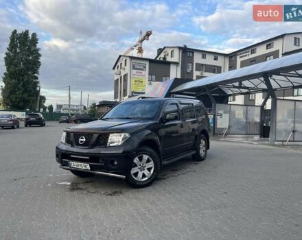 Черный Ниссан Патфайндер, объемом двигателя 2.5 л и пробегом 215 тыс. км за 10700 $, фото 4 на Automoto.ua