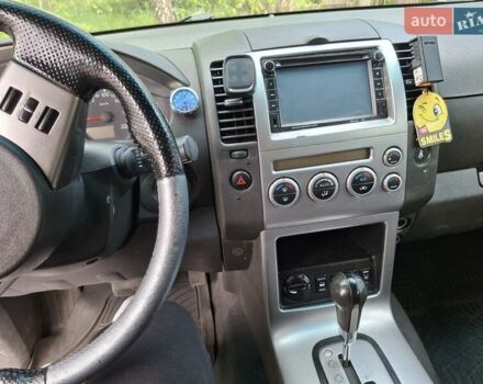 Черный Ниссан Патфайндер, объемом двигателя 2.5 л и пробегом 215 тыс. км за 10700 $, фото 3 на Automoto.ua