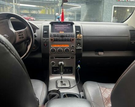 Черный Ниссан Патфайндер, объемом двигателя 4 л и пробегом 267 тыс. км за 10500 $, фото 9 на Automoto.ua