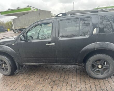 Черный Ниссан Патфайндер, объемом двигателя 0 л и пробегом 295 тыс. км за 3800 $, фото 3 на Automoto.ua