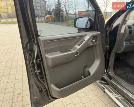 Чорний Ніссан Патфайндер, об'ємом двигуна 2.5 л та пробігом 182 тис. км за 11500 $, фото 32 на Automoto.ua