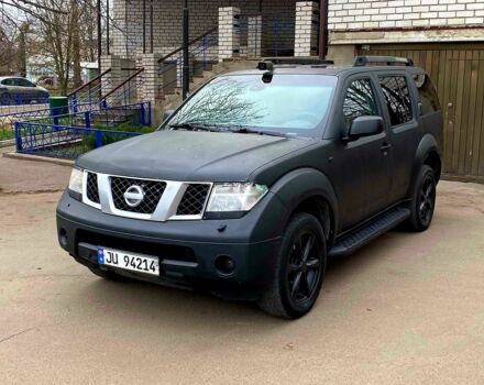 Чорний Ніссан Патфайндер, об'ємом двигуна 2.5 л та пробігом 300 тис. км за 4850 $, фото 1 на Automoto.ua