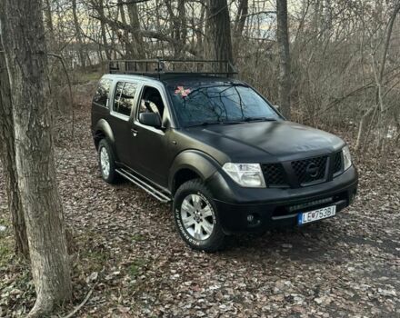 Черный Ниссан Патфайндер, объемом двигателя 2.5 л и пробегом 325 тыс. км за 4900 $, фото 3 на Automoto.ua