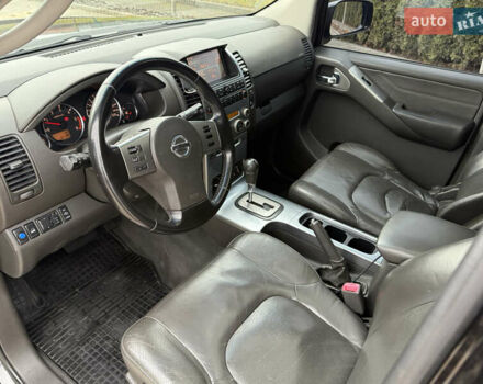 Чорний Ніссан Патфайндер, об'ємом двигуна 2.5 л та пробігом 182 тис. км за 11500 $, фото 28 на Automoto.ua