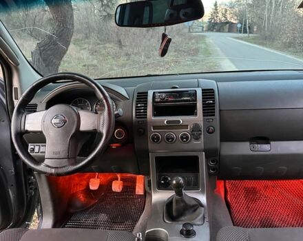Черный Ниссан Патфайндер, объемом двигателя 2.5 л и пробегом 325 тыс. км за 4900 $, фото 13 на Automoto.ua