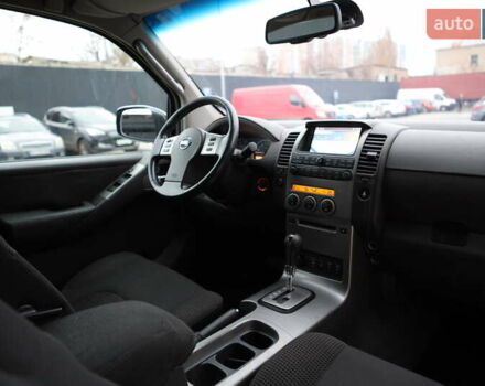 Черный Ниссан Патфайндер, объемом двигателя 2.5 л и пробегом 299 тыс. км за 8950 $, фото 6 на Automoto.ua