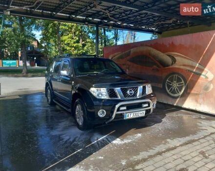 Чорний Ніссан Патфайндер, об'ємом двигуна 3.95 л та пробігом 220 тис. км за 10500 $, фото 2 на Automoto.ua
