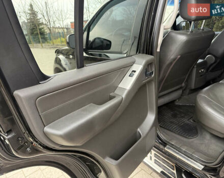 Чорний Ніссан Патфайндер, об'ємом двигуна 2.5 л та пробігом 182 тис. км за 11500 $, фото 35 на Automoto.ua