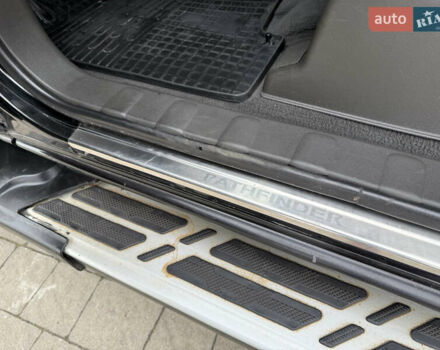 Чорний Ніссан Патфайндер, об'ємом двигуна 2.5 л та пробігом 182 тис. км за 11500 $, фото 55 на Automoto.ua