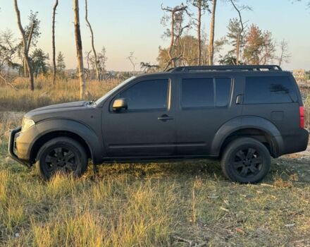 Черный Ниссан Патфайндер, объемом двигателя 2.5 л и пробегом 122 тыс. км за 4200 $, фото 3 на Automoto.ua