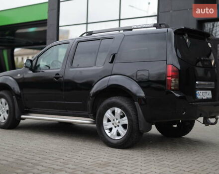 Черный Ниссан Патфайндер, объемом двигателя 2.5 л и пробегом 299 тыс. км за 8950 $, фото 2 на Automoto.ua