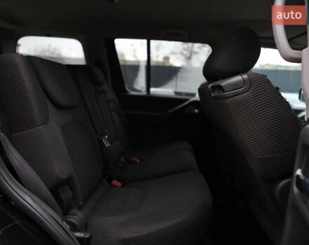 Черный Ниссан Патфайндер, объемом двигателя 2.5 л и пробегом 299 тыс. км за 8950 $, фото 11 на Automoto.ua