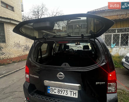 Черный Ниссан Патфайндер, объемом двигателя 2.49 л и пробегом 261 тыс. км за 11300 $, фото 15 на Automoto.ua
