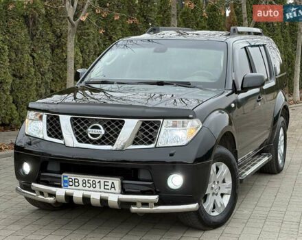 Чорний Ніссан Патфайндер, об'ємом двигуна 2.5 л та пробігом 182 тис. км за 11500 $, фото 1 на Automoto.ua
