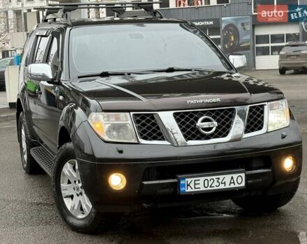 Черный Ниссан Патфайндер, объемом двигателя 2.49 л и пробегом 178 тыс. км за 13500 $, фото 2 на Automoto.ua