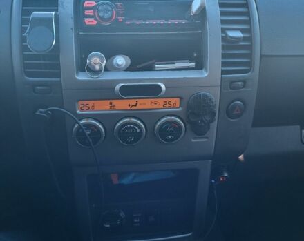 Черный Ниссан Патфайндер, объемом двигателя 2.5 л и пробегом 380 тыс. км за 4500 $, фото 7 на Automoto.ua