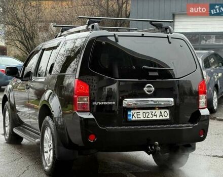 Черный Ниссан Патфайндер, объемом двигателя 2.49 л и пробегом 178 тыс. км за 13500 $, фото 8 на Automoto.ua