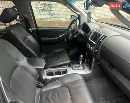 Черный Ниссан Патфайндер, объемом двигателя 2.49 л и пробегом 261 тыс. км за 11300 $, фото 8 на Automoto.ua