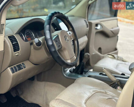 Черный Ниссан Патфайндер, объемом двигателя 2.49 л и пробегом 253 тыс. км за 7999 $, фото 13 на Automoto.ua