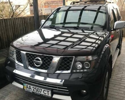 Чорний Ніссан Патфайндер, об'ємом двигуна 2.5 л та пробігом 302 тис. км за 11000 $, фото 1 на Automoto.ua