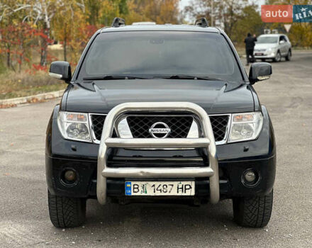 Черный Ниссан Патфайндер, объемом двигателя 2.49 л и пробегом 253 тыс. км за 7999 $, фото 2 на Automoto.ua