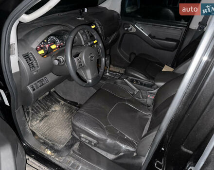 Черный Ниссан Патфайндер, объемом двигателя 2.5 л и пробегом 328 тыс. км за 11000 $, фото 3 на Automoto.ua