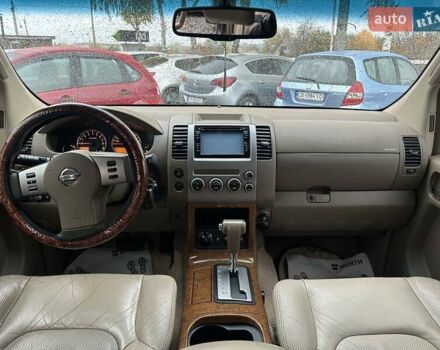 Чорний Ніссан Патфайндер, об'ємом двигуна 4 л та пробігом 300 тис. км за 9500 $, фото 16 на Automoto.ua