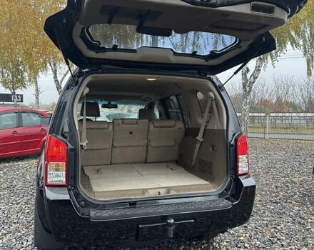 Чорний Ніссан Патфайндер, об'ємом двигуна 4 л та пробігом 300 тис. км за 9500 $, фото 5 на Automoto.ua