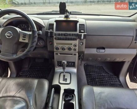 Черный Ниссан Патфайндер, объемом двигателя 2.5 л и пробегом 280 тыс. км за 6700 $, фото 3 на Automoto.ua