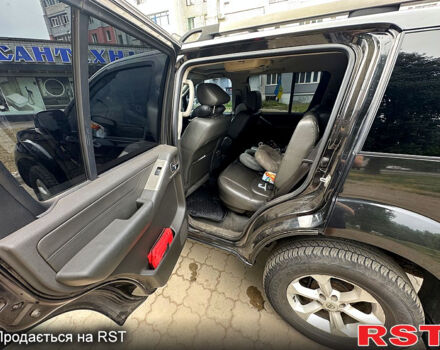 Чорний Ніссан Патфайндер, об'ємом двигуна 2.5 л та пробігом 230 тис. км за 12000 $, фото 7 на Automoto.ua