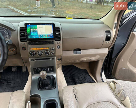Черный Ниссан Патфайндер, объемом двигателя 2.49 л и пробегом 253 тыс. км за 7999 $, фото 26 на Automoto.ua