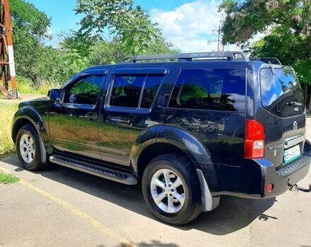 Черный Ниссан Патфайндер, объемом двигателя 2.5 л и пробегом 320 тыс. км за 10000 $, фото 2 на Automoto.ua