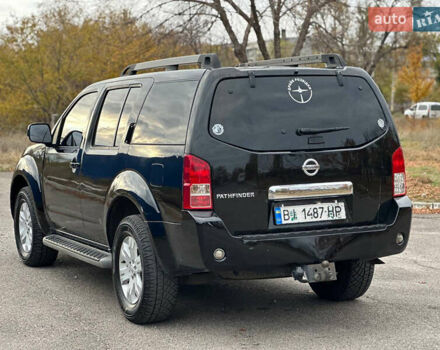 Черный Ниссан Патфайндер, объемом двигателя 2.49 л и пробегом 253 тыс. км за 7999 $, фото 7 на Automoto.ua