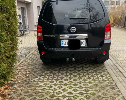 Чорний Ніссан Патфайндер, об'ємом двигуна 2.5 л та пробігом 310 тис. км за 10000 $, фото 4 на Automoto.ua