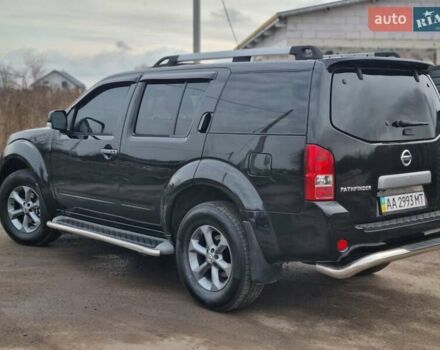 Черный Ниссан Патфайндер, объемом двигателя 2.5 л и пробегом 188 тыс. км за 10400 $, фото 4 на Automoto.ua
