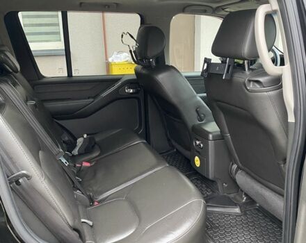 Чорний Ніссан Патфайндер, об'ємом двигуна 2.5 л та пробігом 310 тис. км за 10000 $, фото 7 на Automoto.ua