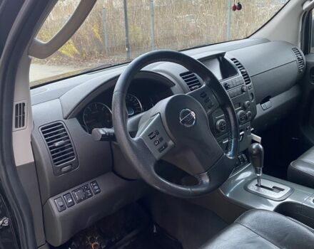 Чорний Ніссан Патфайндер, об'ємом двигуна 2.5 л та пробігом 310 тис. км за 10000 $, фото 17 на Automoto.ua