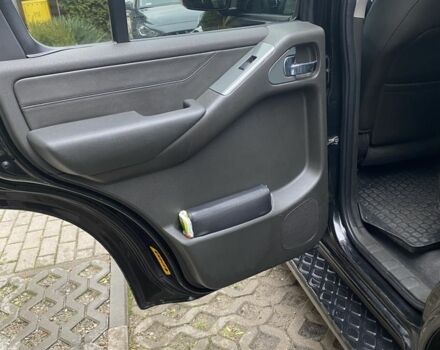 Чорний Ніссан Патфайндер, об'ємом двигуна 2.5 л та пробігом 310 тис. км за 10000 $, фото 12 на Automoto.ua