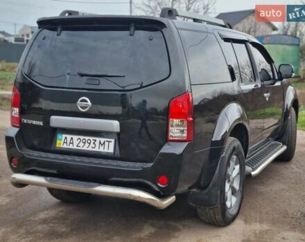 Черный Ниссан Патфайндер, объемом двигателя 2.5 л и пробегом 188 тыс. км за 10400 $, фото 2 на Automoto.ua