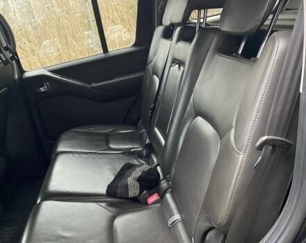 Чорний Ніссан Патфайндер, об'ємом двигуна 2.5 л та пробігом 310 тис. км за 10000 $, фото 14 на Automoto.ua