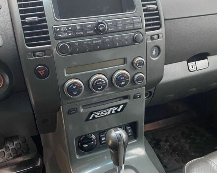 Чорний Ніссан Патфайндер, об'ємом двигуна 2.5 л та пробігом 310 тис. км за 10000 $, фото 18 на Automoto.ua