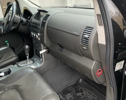 Чорний Ніссан Патфайндер, об'ємом двигуна 2.5 л та пробігом 310 тис. км за 10000 $, фото 11 на Automoto.ua
