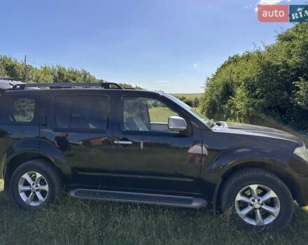 Чорний Ніссан Патфайндер, об'ємом двигуна 2.49 л та пробігом 220 тис. км за 11800 $, фото 3 на Automoto.ua
