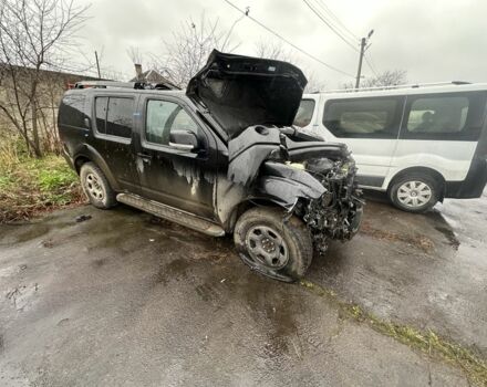 Черный Ниссан Патфайндер, объемом двигателя 2.5 л и пробегом 200 тыс. км за 4700 $, фото 4 на Automoto.ua