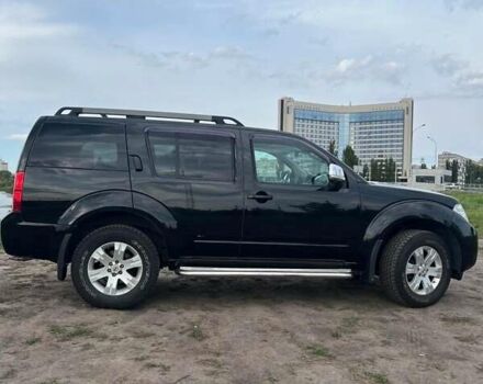 Черный Ниссан Патфайндер, объемом двигателя 2.5 л и пробегом 167 тыс. км за 17000 $, фото 2 на Automoto.ua